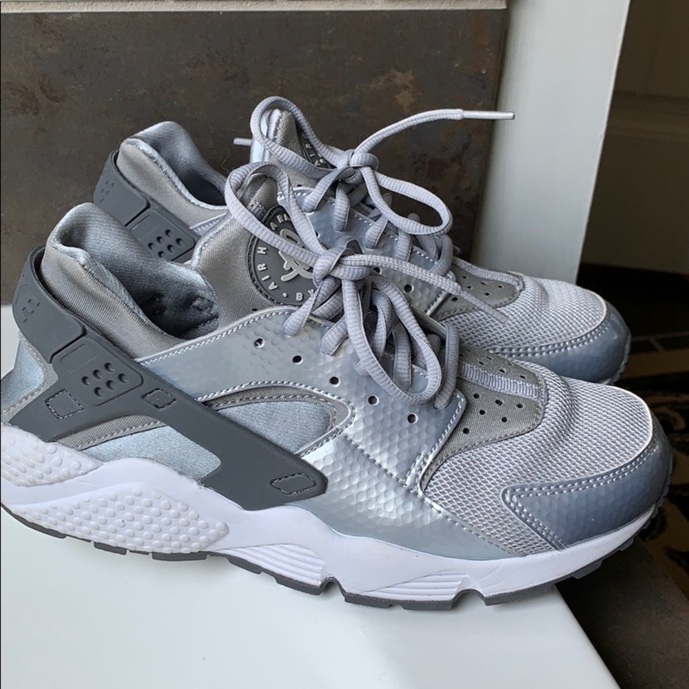Nike women’s Air Huarache 8.5